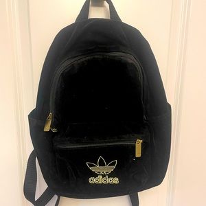 Adidas mini back pack, velvet, great condition